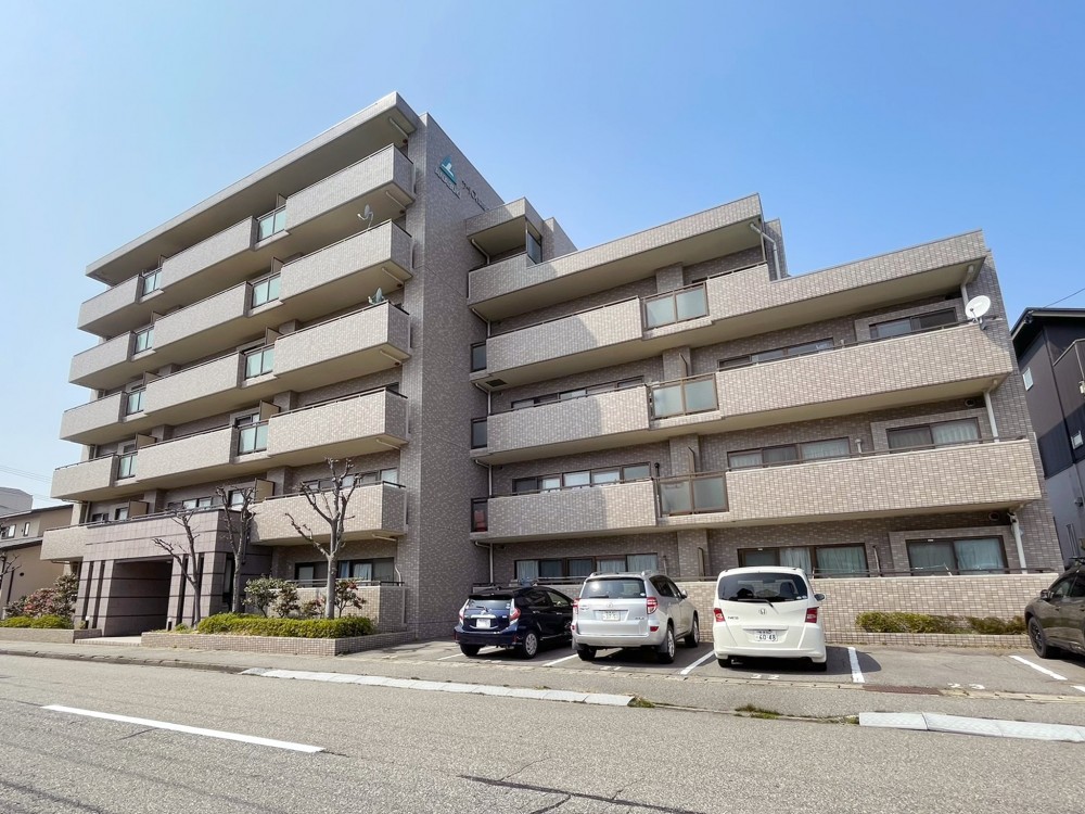 新潟市中央区関屋田町 サーパス関屋田町の中古マンション外観