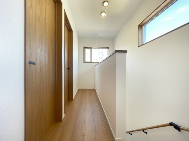 新潟市東区上木戸の新築建売住宅2階ホールとホスクリーン